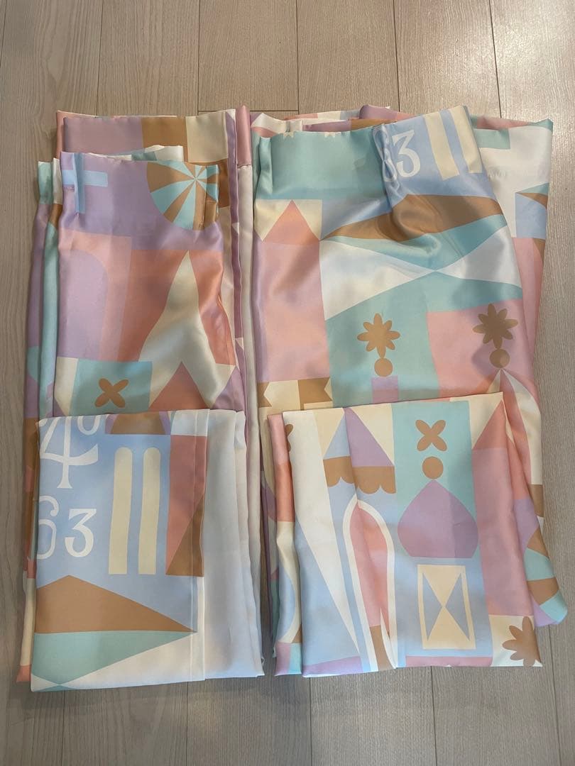 ディズニー　イッツアスモールワールド　カーテン　100×200(2枚)