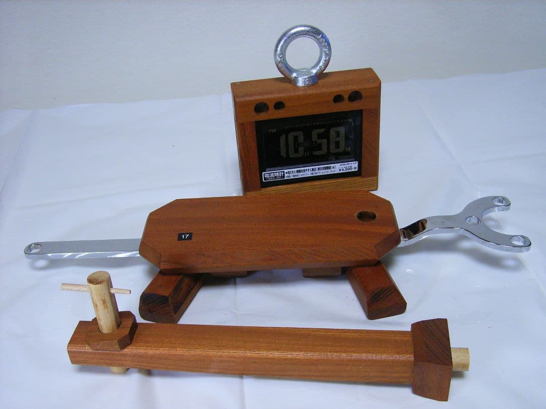 17FSBD◎欅板材の亀型電波目覚まし時計台カシオDQD-S01J【TED除く】