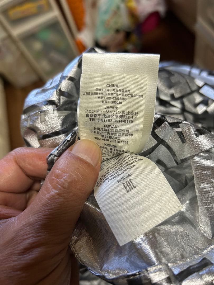 【極美品】FENDI シルバー ロゴプリント ニッキーミナージュ