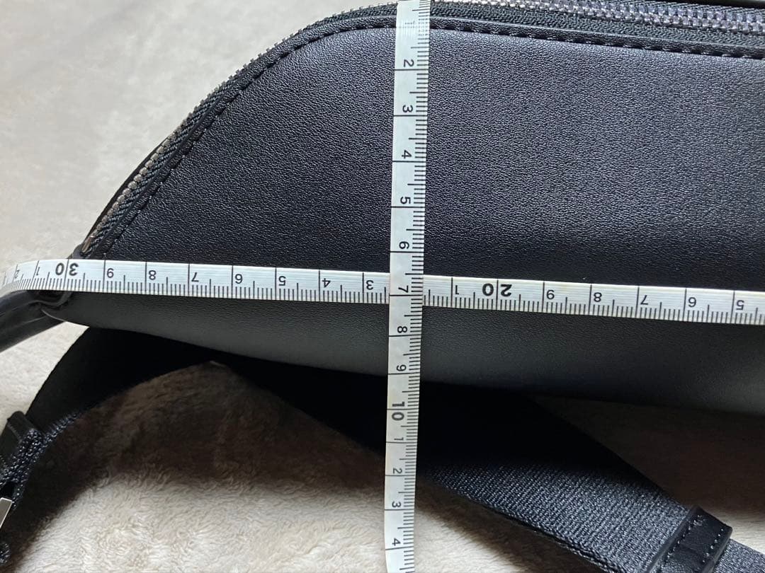 新品未使用 CK レザー ボディバッグ ショルダー ブラック カルバンクライン