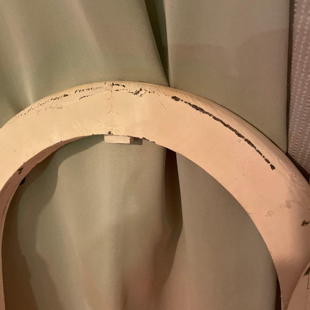 アーチ型ホワイトシャッター