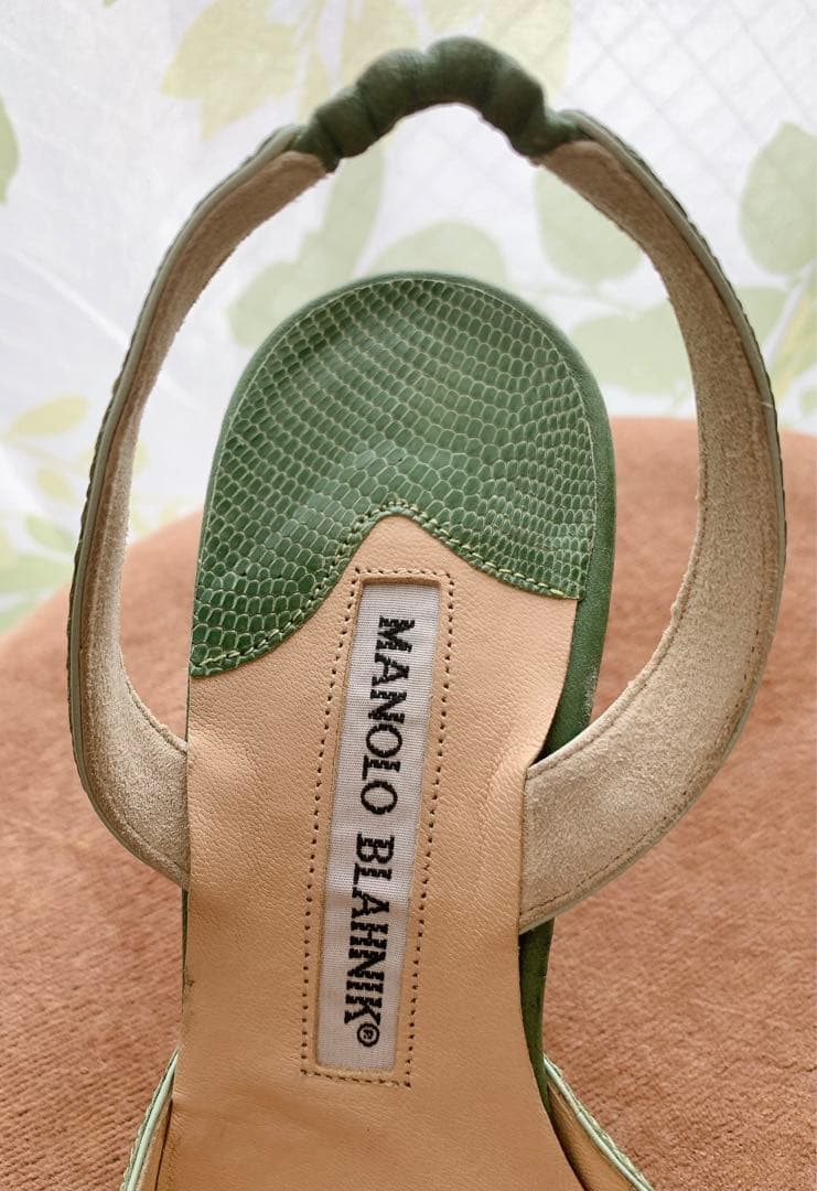 【美品】Manolo Blahnik グリーン ポインテッドトゥ ヒール
