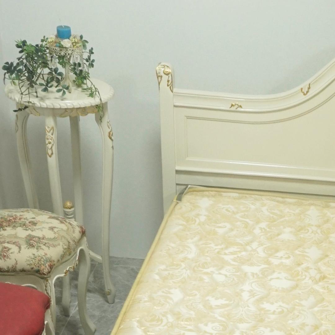 値下げしました！ お洒落 金箔張りの サイドテーブル m003 マホガニー材使用