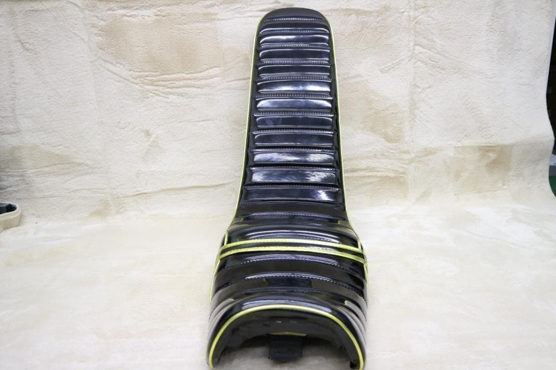 ジェイド250　黒金エナ　三段シート　/ JADE MC23ゴールド　ブラック