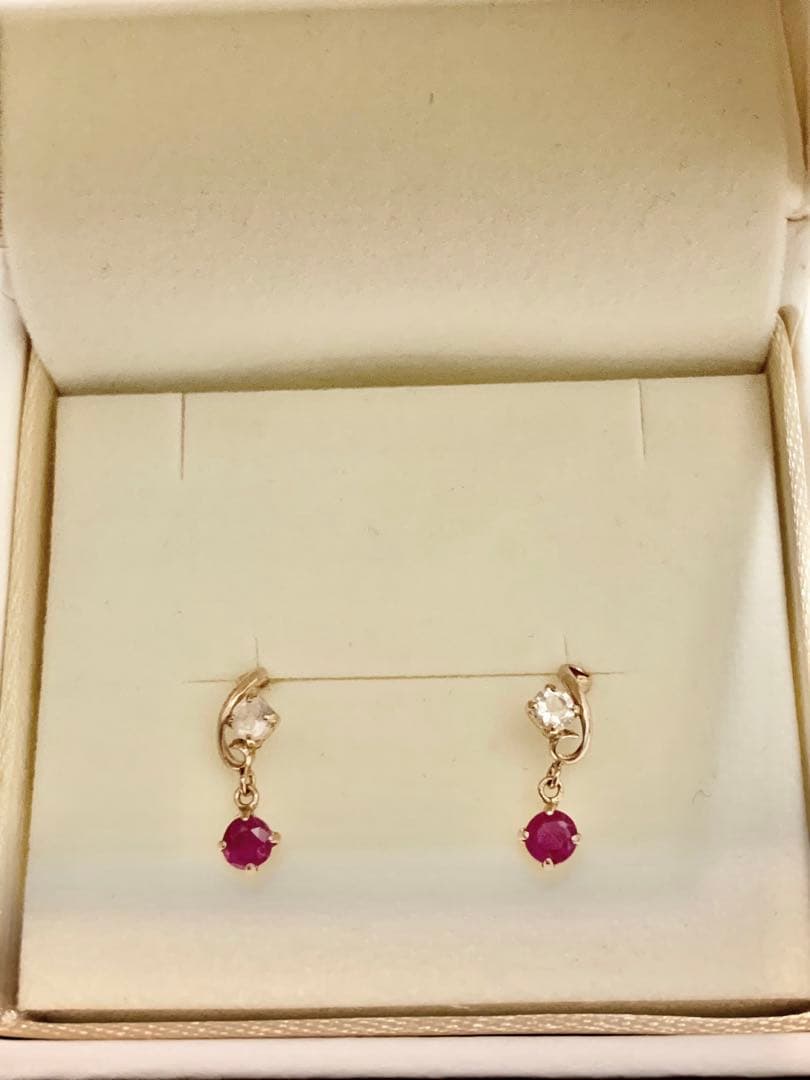 Samantha Tiara ルビー ピアス