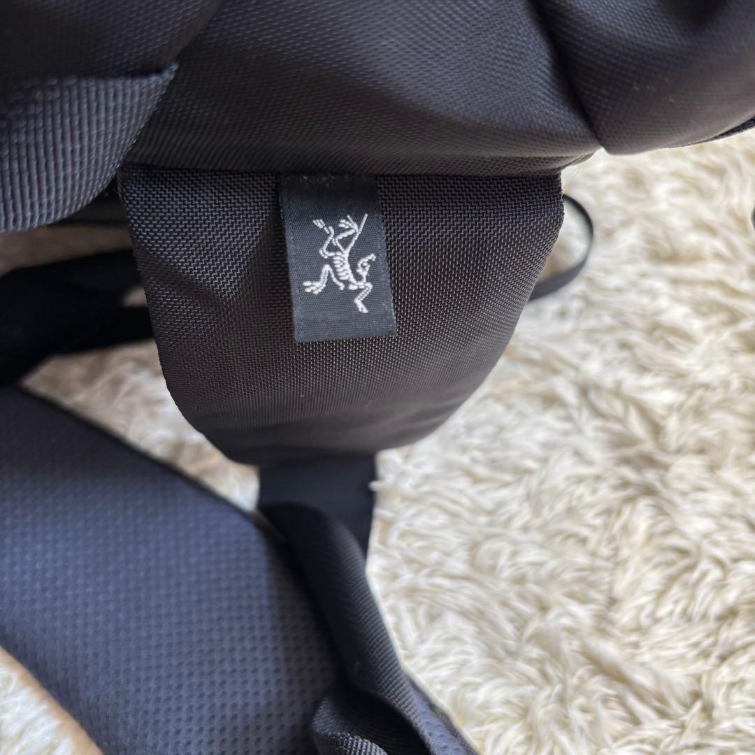 激レア　ARC'TERYXアークテリクス MISTRAL8 メッセンジャーバッグ