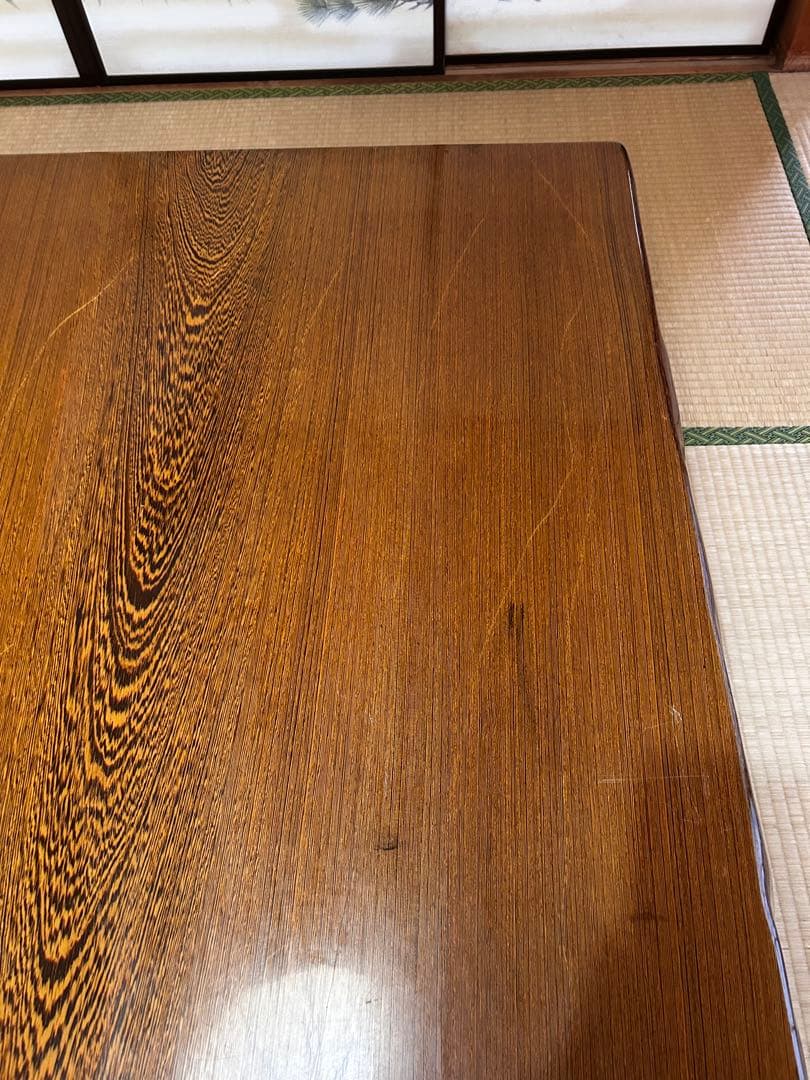 昭和時代の重厚な1枚板無垢材の座卓