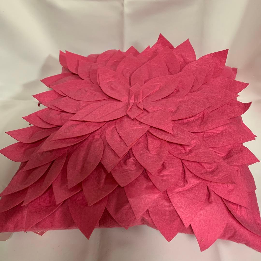 再値下げしました❗️ ピンク花びらクッションカバー