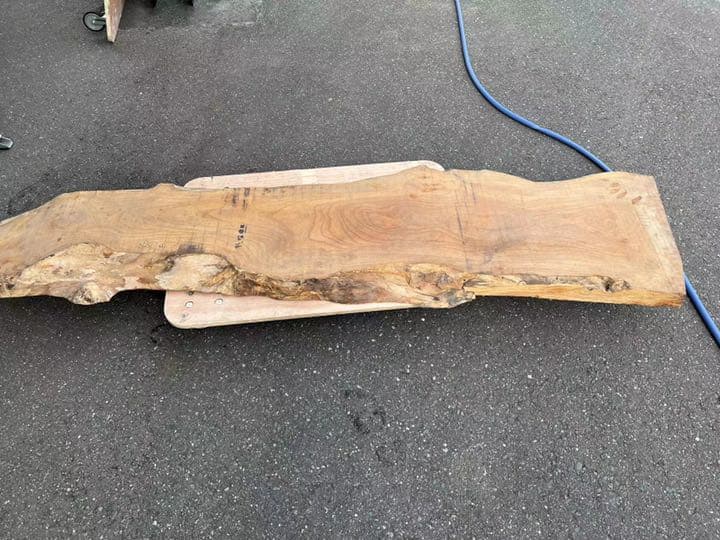 貴重品ケヤキの板