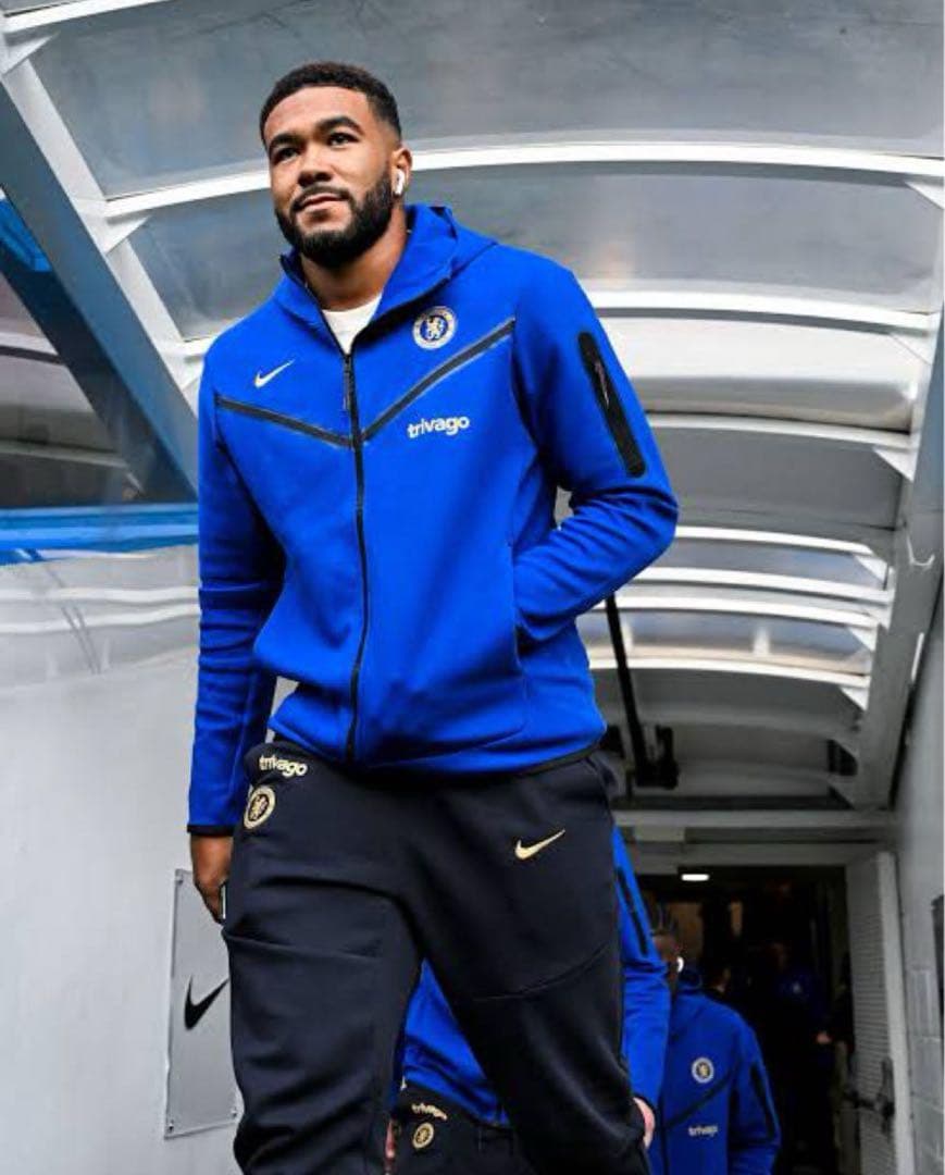 カ*イ様 ナイキ テックフリース チェルシー 上のみ海外限定 胸スポンサー付き