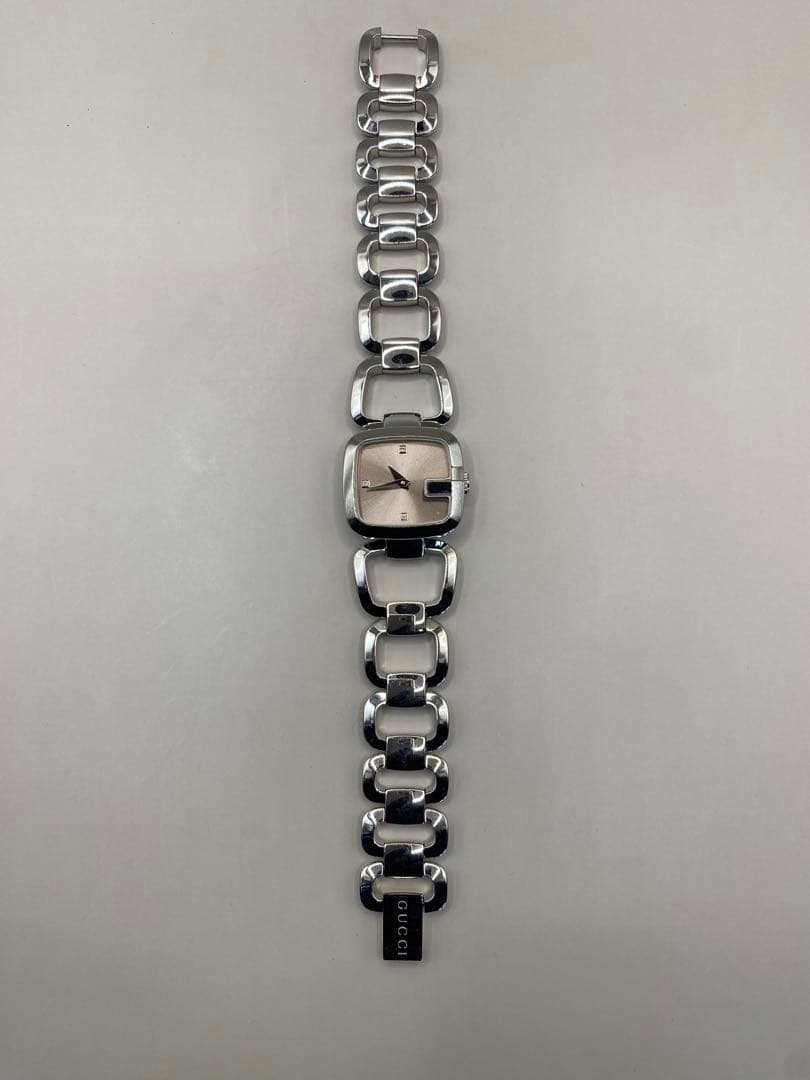 [美品]GUCCI シルバー スクエアフェイス腕時計125.5 YA125502