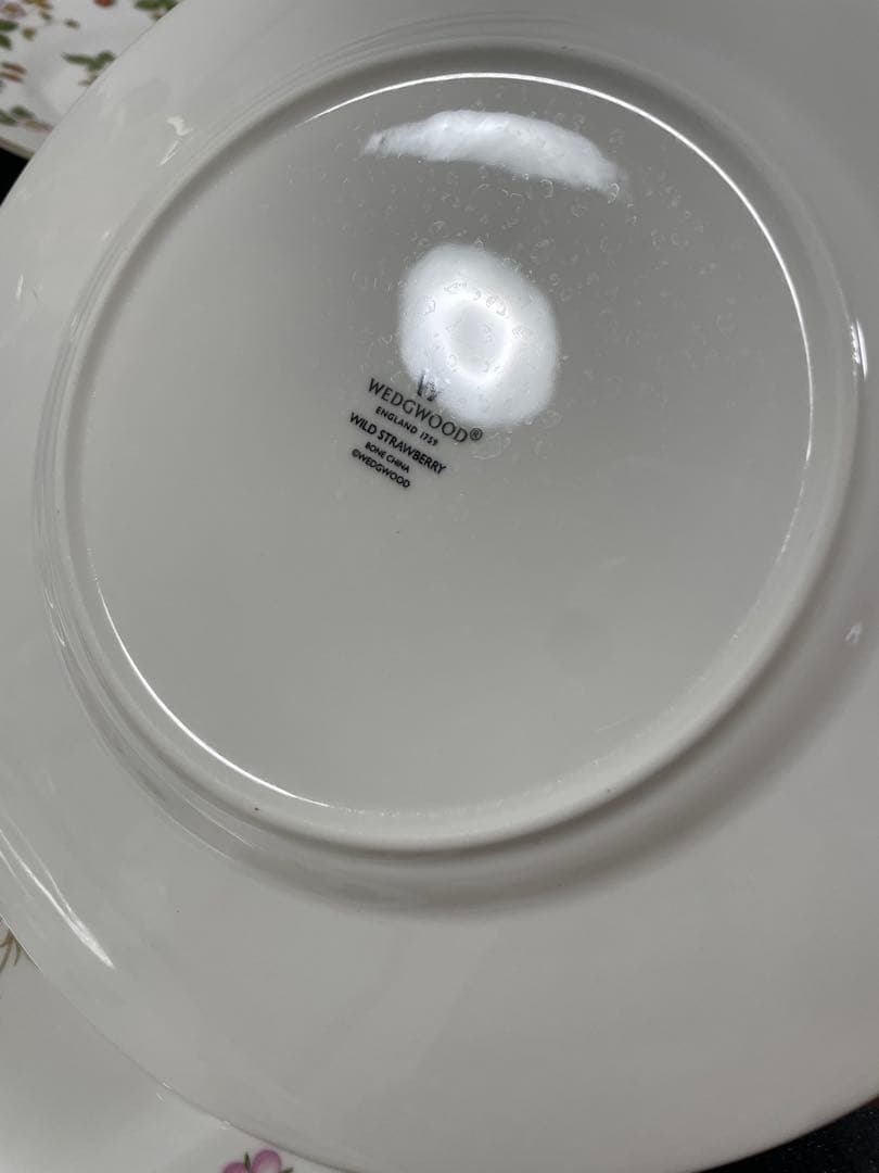 ウェッジウッド ワイルドストロベリーカップソーサープレート＆3段ケーキスタンド付