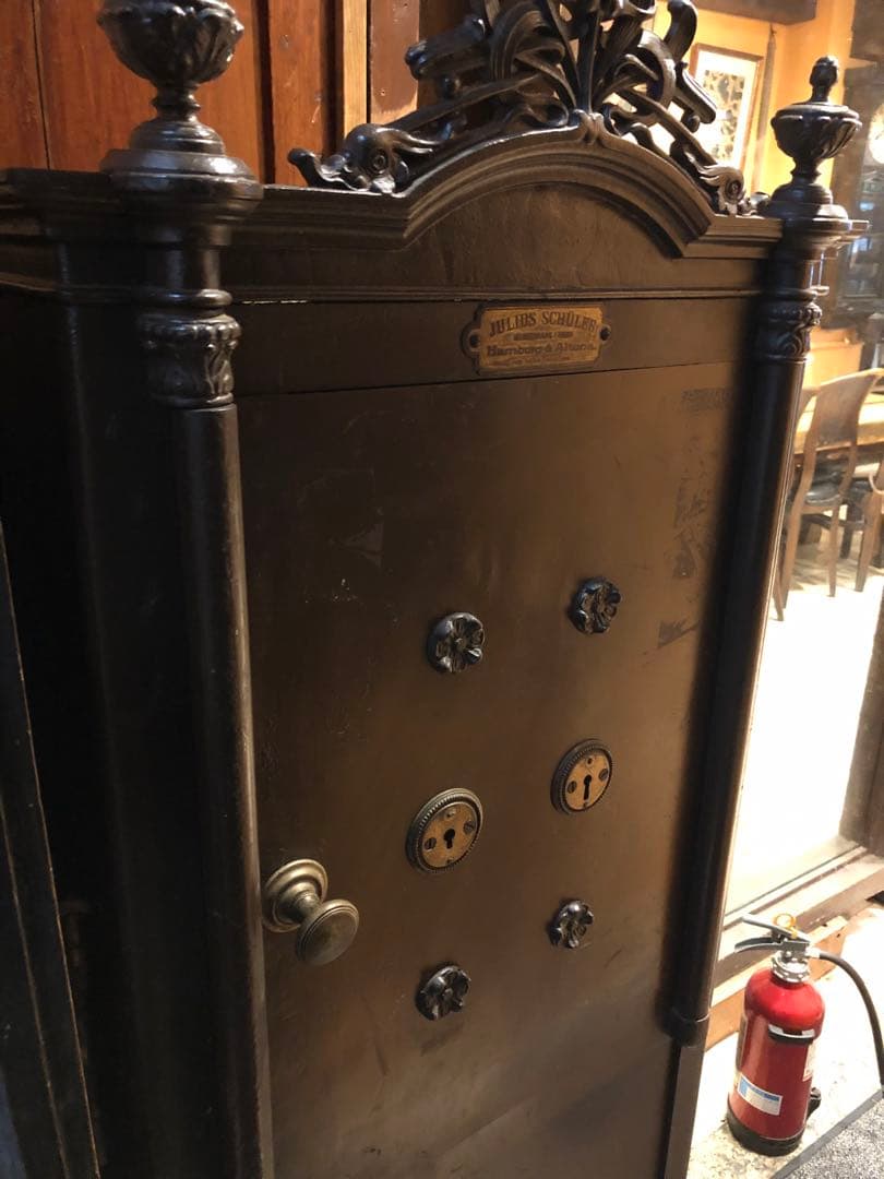 アンティークドイツ製金庫1900年初頭