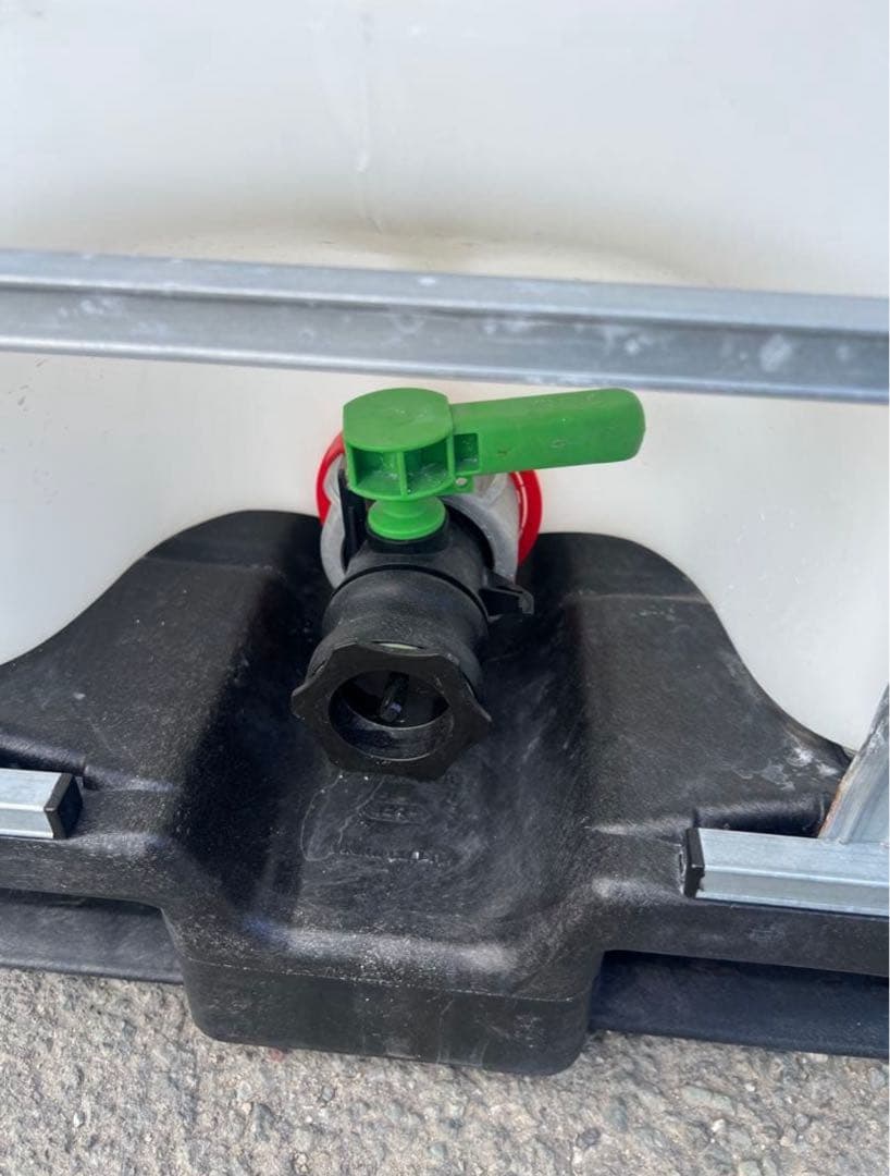 IBCタンク　大型タンク　貯水タンク　　 　1個の価格です　只今2個在庫有り