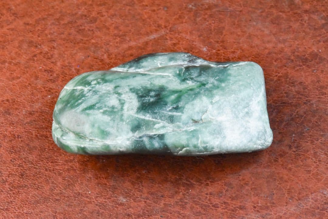 糸魚川 金山谷系 最上級緑色翡翠原石