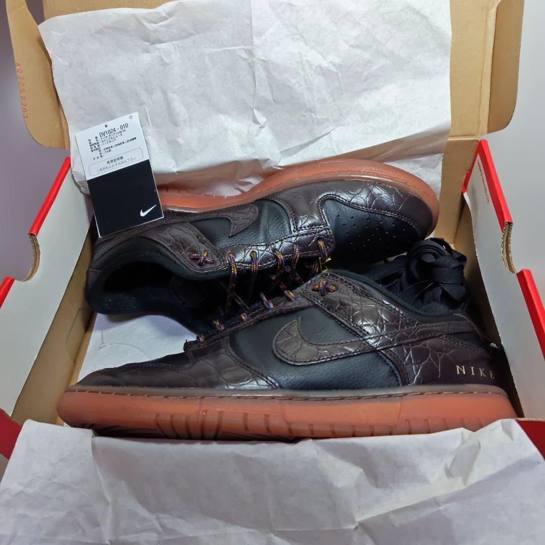 靴 NIKE DUNK LOW SE BLACK/VELVET BROWN