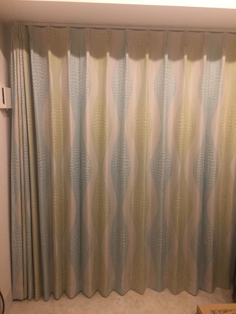 びっくりカーテン 北欧デザイン 遮光2級 ヌップグリーン