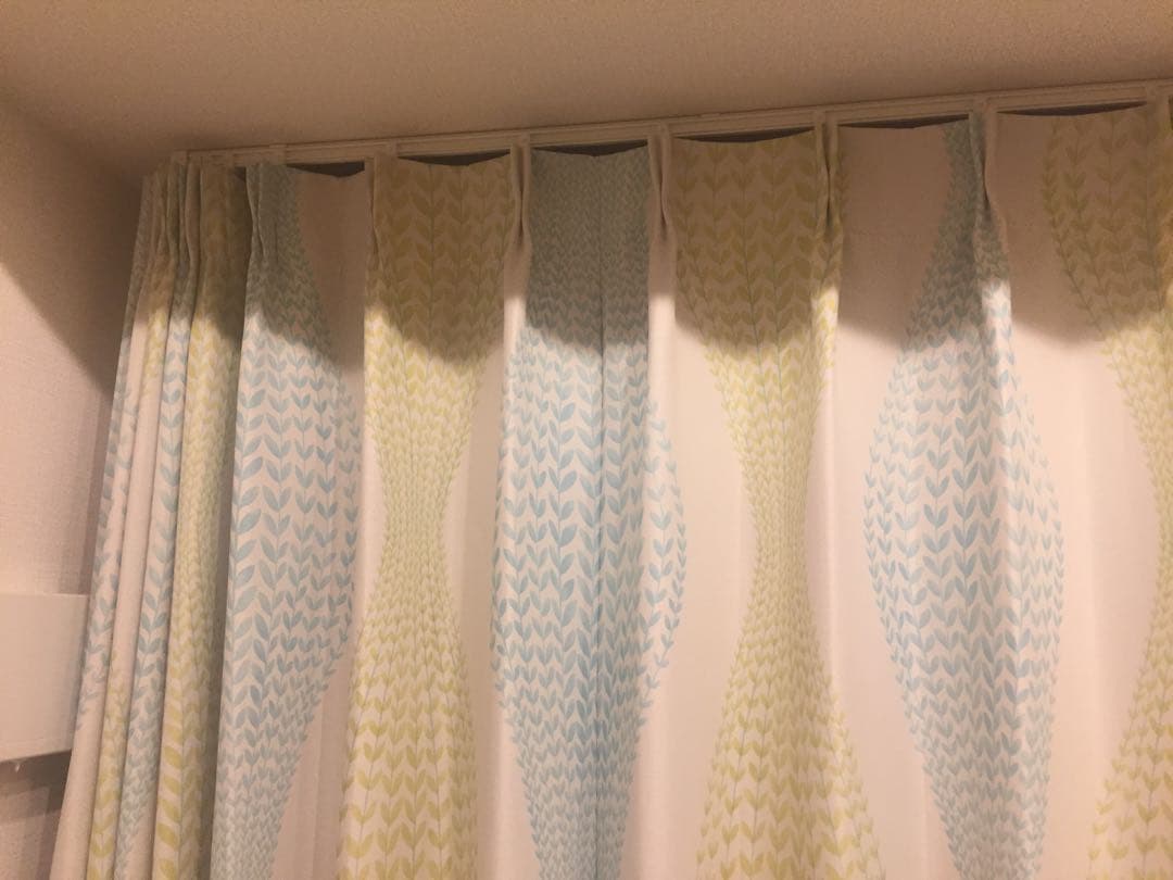 びっくりカーテン 北欧デザイン 遮光2級 ヌップグリーン