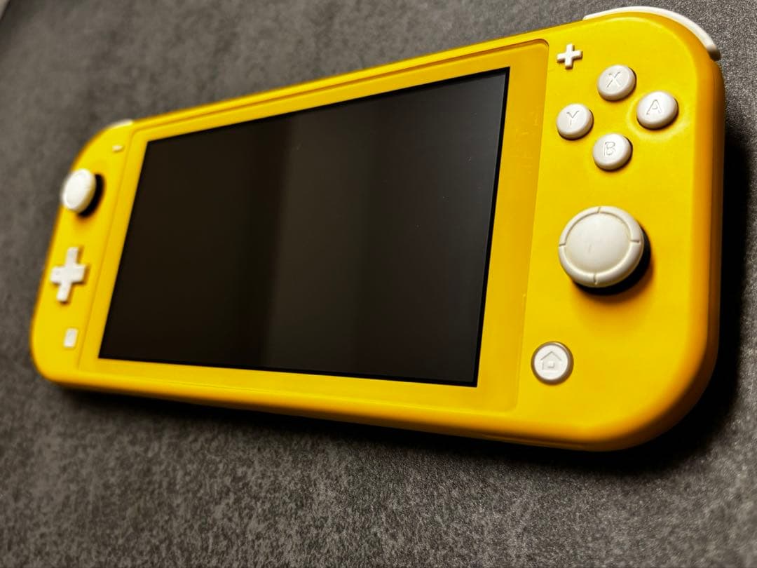 Nintendo Switch light イエロー