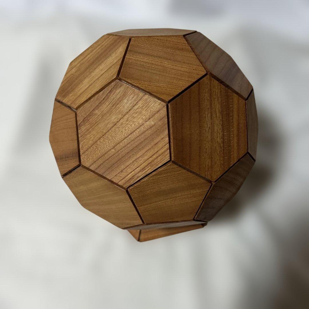 木製サッカーボールオブジェ