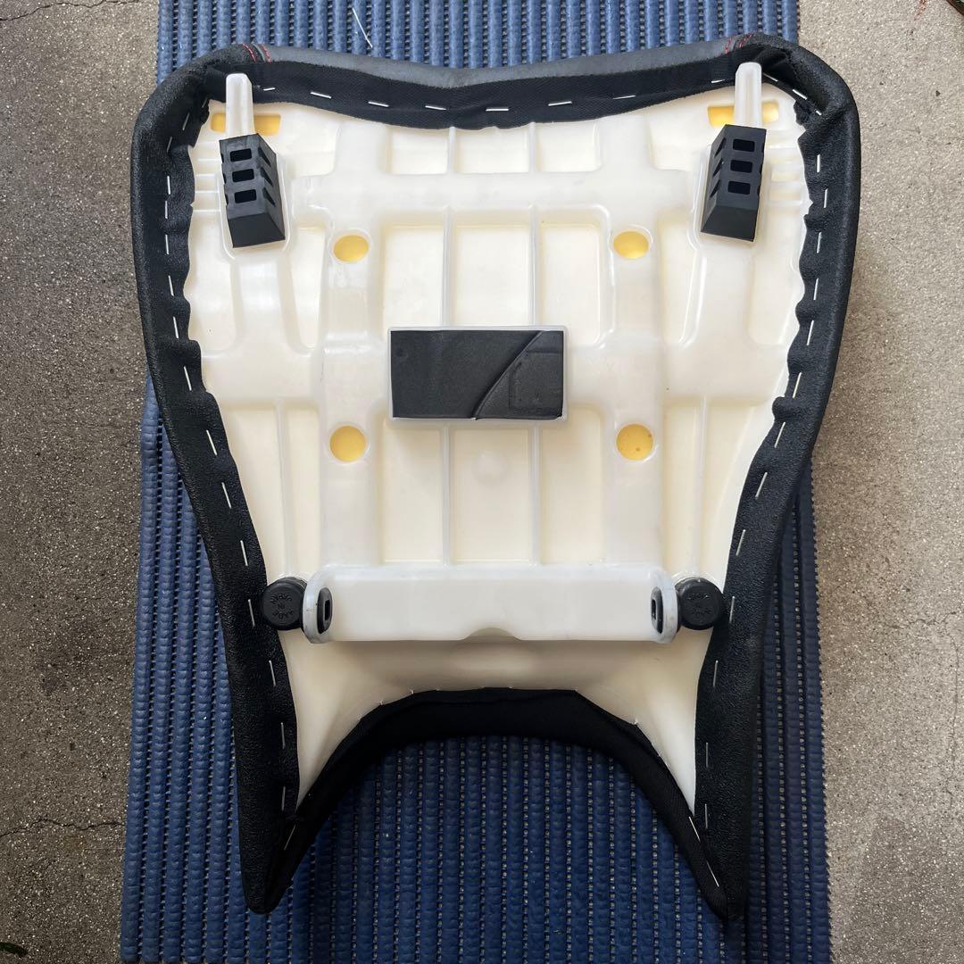 スズキ ハヤブサ シート