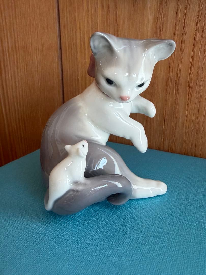 リヤドロ　驚いた仔猫ちゃん