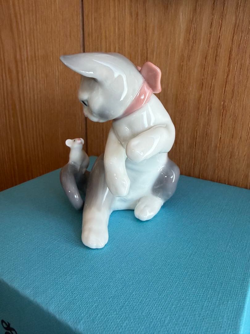 リヤドロ　驚いた仔猫ちゃん