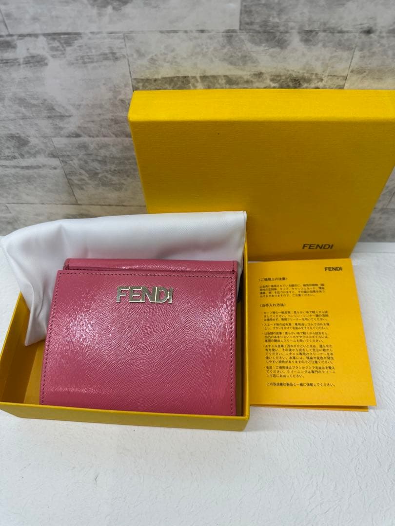 FENDI ピンク 二つ折り財布
