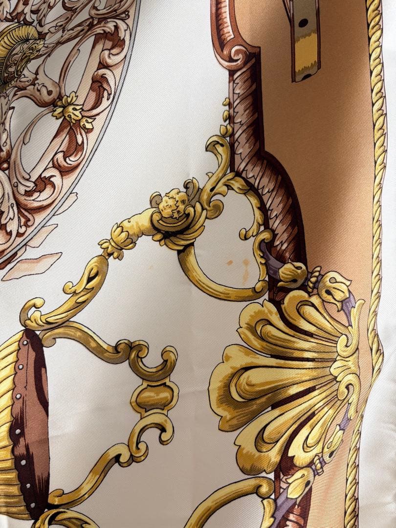 エルメス　カレ90 Roues de Canon 大砲の車輪 ベージュ　スカーフ