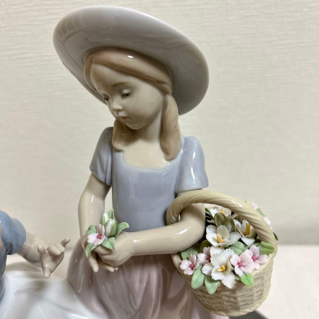 リヤドロLLADRO 「仲良しの二人」　　　　全体的に綺麗！ ガラスケース付き！