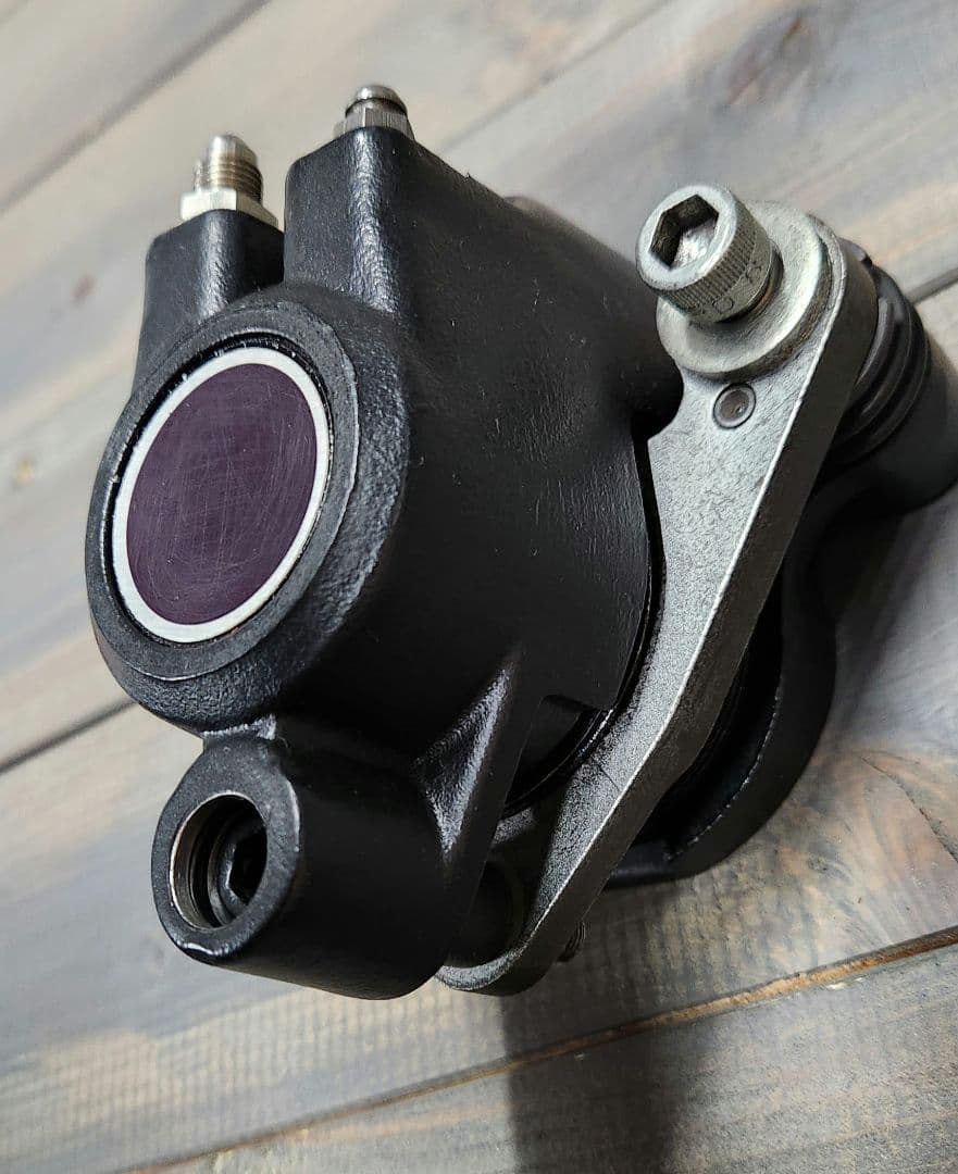 ハーレー　エボ純正キャリパー　　　　ブレーキパット新品　+　メンテ済