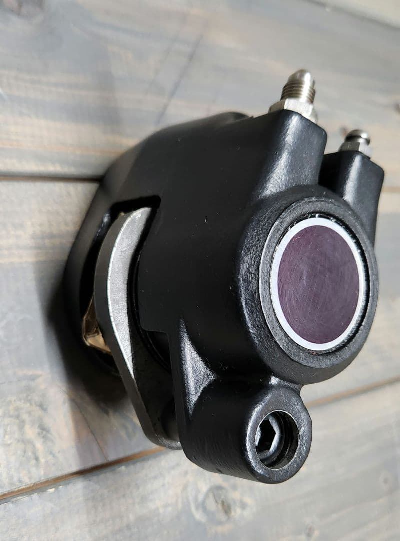 ハーレー　エボ純正キャリパー　　　　ブレーキパット新品　+　メンテ済