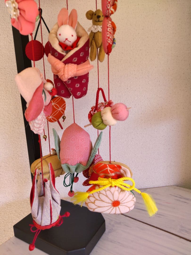 赤 おくるみうさぎの吊るし雛