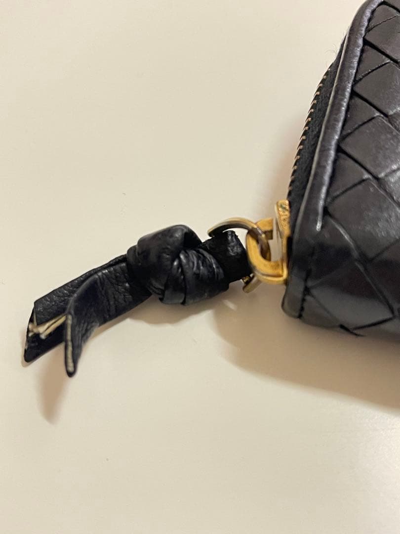 BOTTEGA VENETA ケース　ブラック　ゴールド　イントレチャート