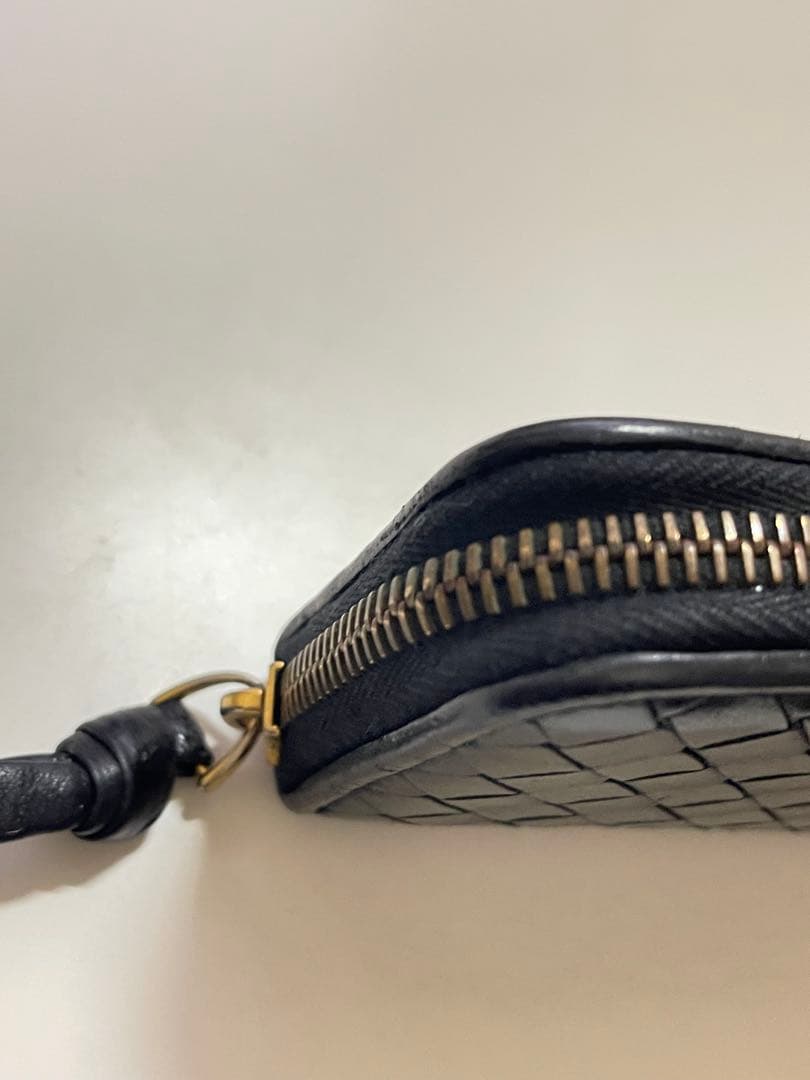 BOTTEGA VENETA ケース　ブラック　ゴールド　イントレチャート