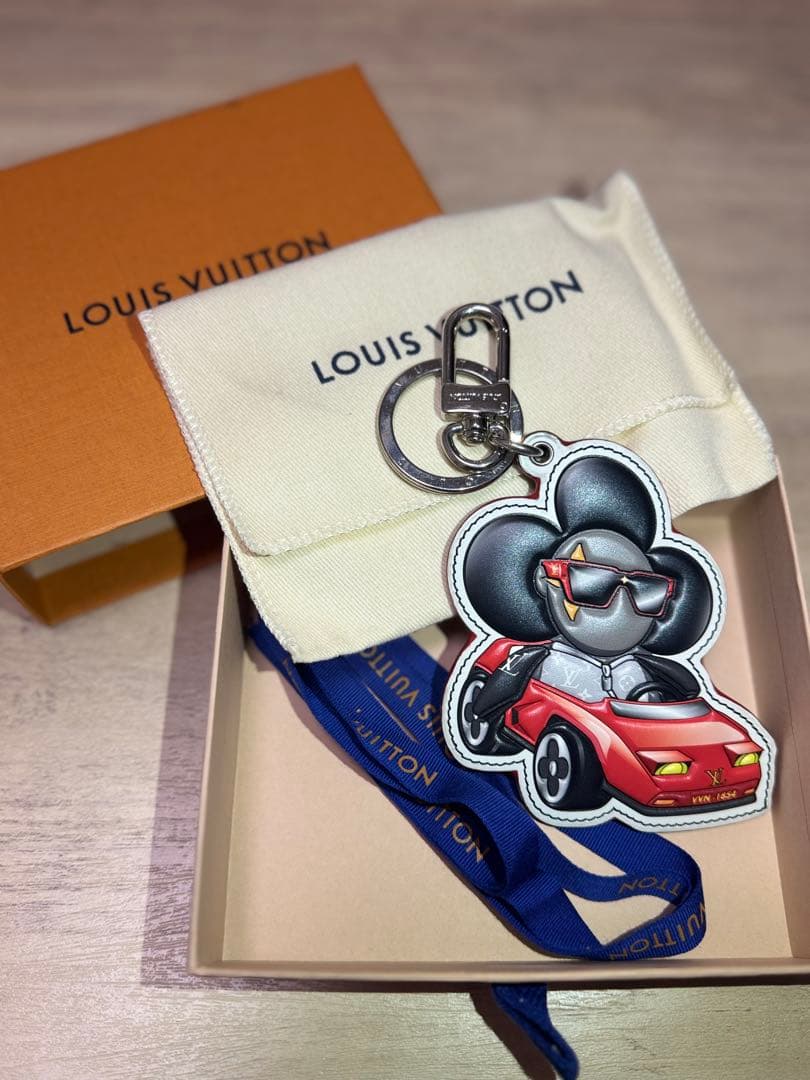 ルイヴィトン バッグチャーム レッド/ブラック M00960 キーホルダー