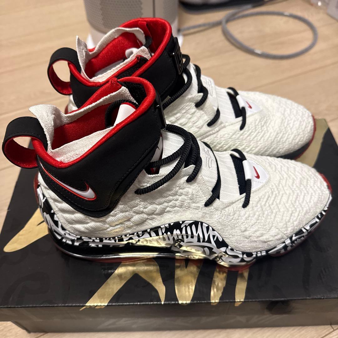 LeBron XVII バスケットボールシューズ