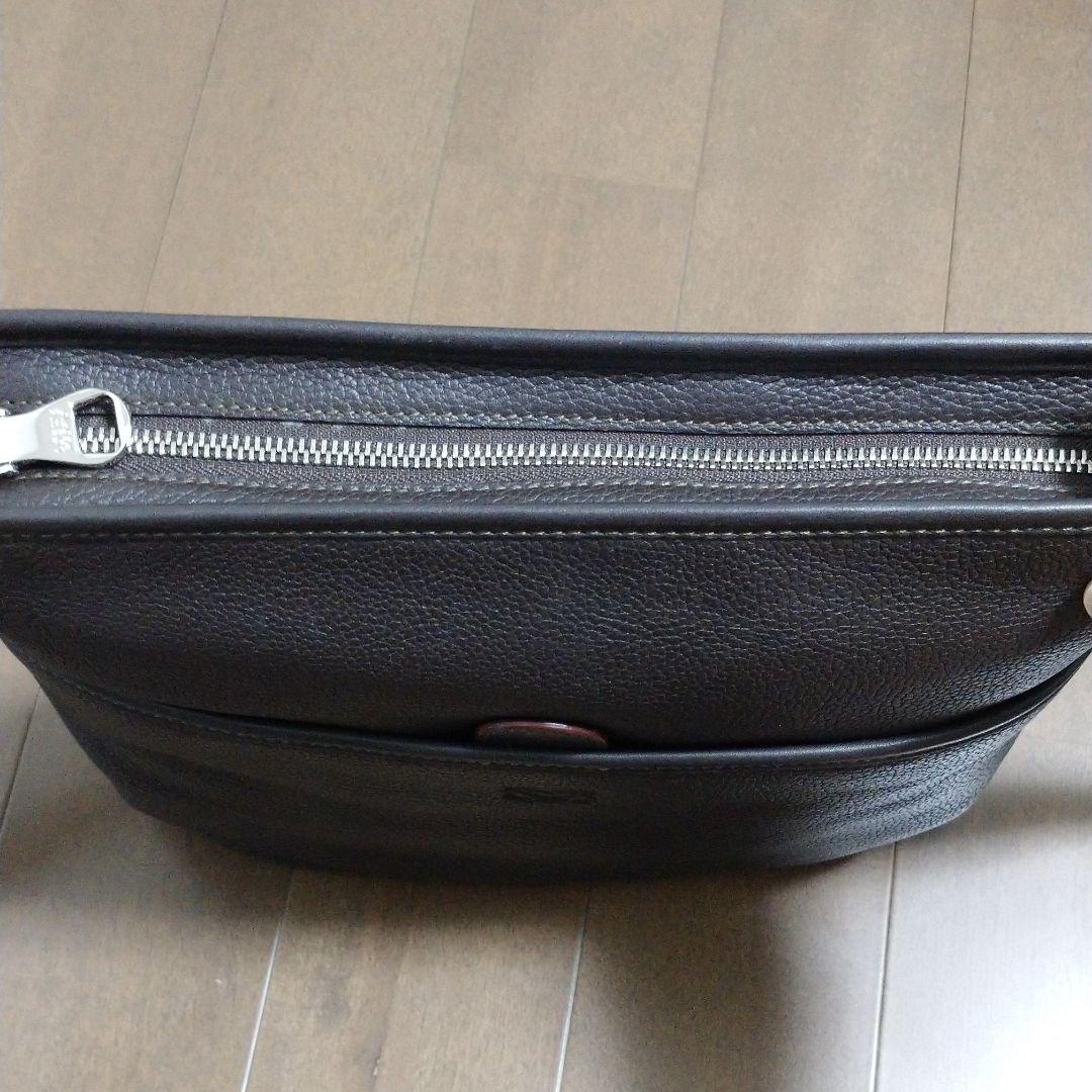 トウヤマLOEWEメッセンジャーバック