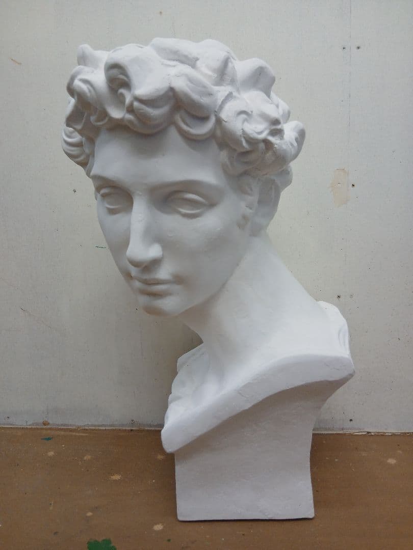 ほし。メディチ首像　高さ60cm。