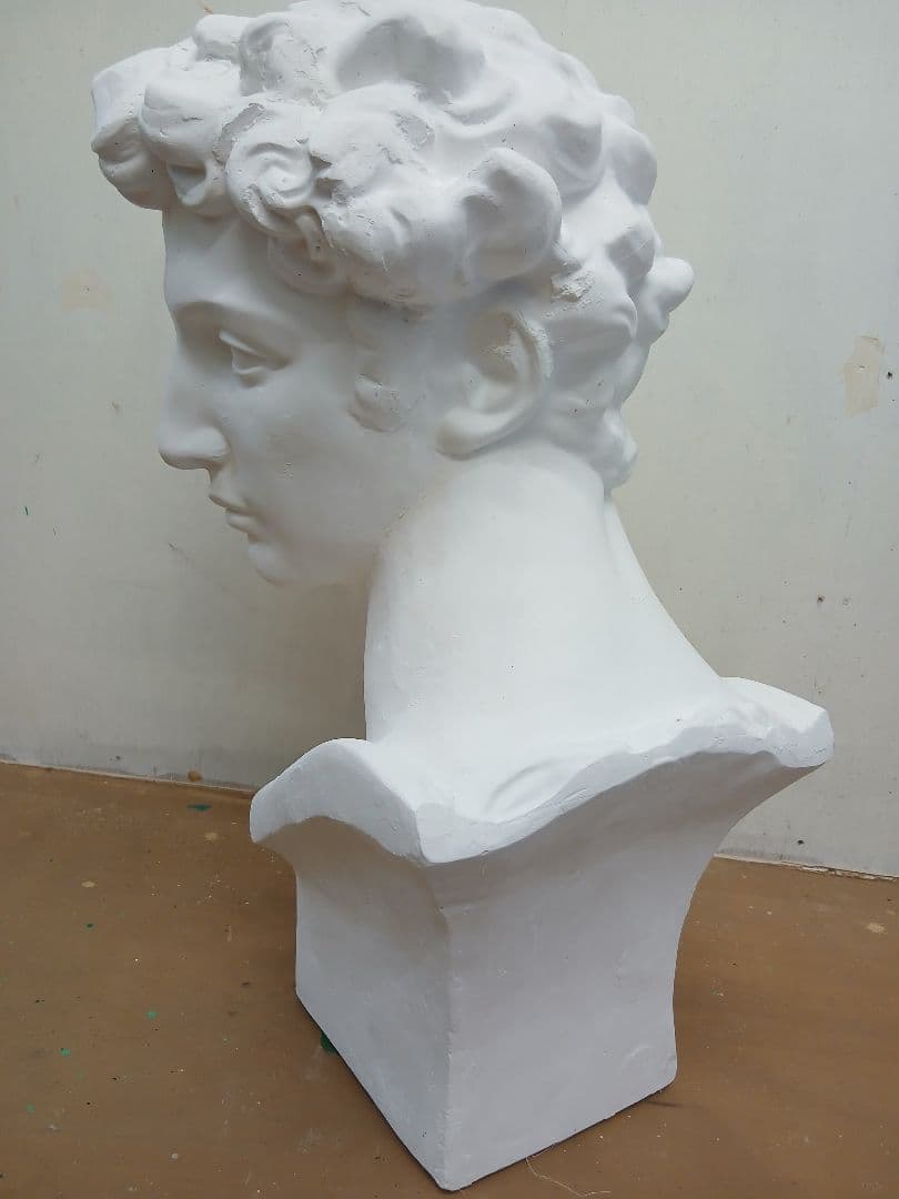 ほし。メディチ首像　高さ60cm。