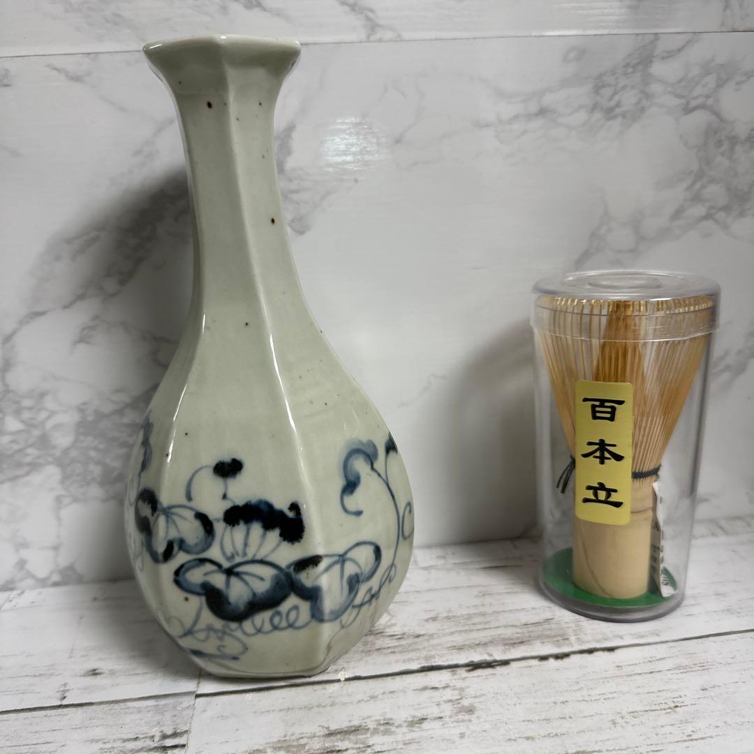 李朝青花染付、蔦葉紋様、面取り6面。徳利。箱サービス。