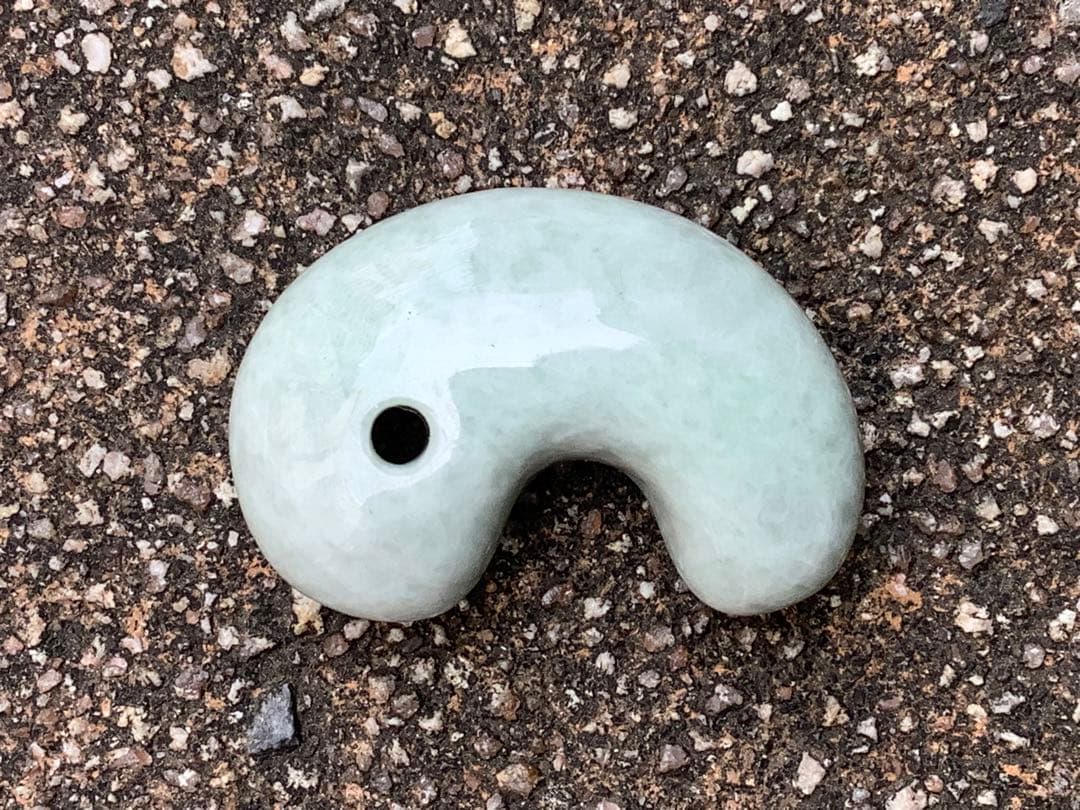 激安卸し値段で‼️15万円確実します‼️ 糸魚川翡翠ジェダイト本物　鑑別書付極上物‼️