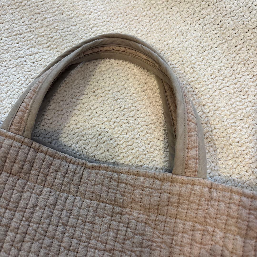 ピオヌンナル　キルティングトートバッグ ベージュ