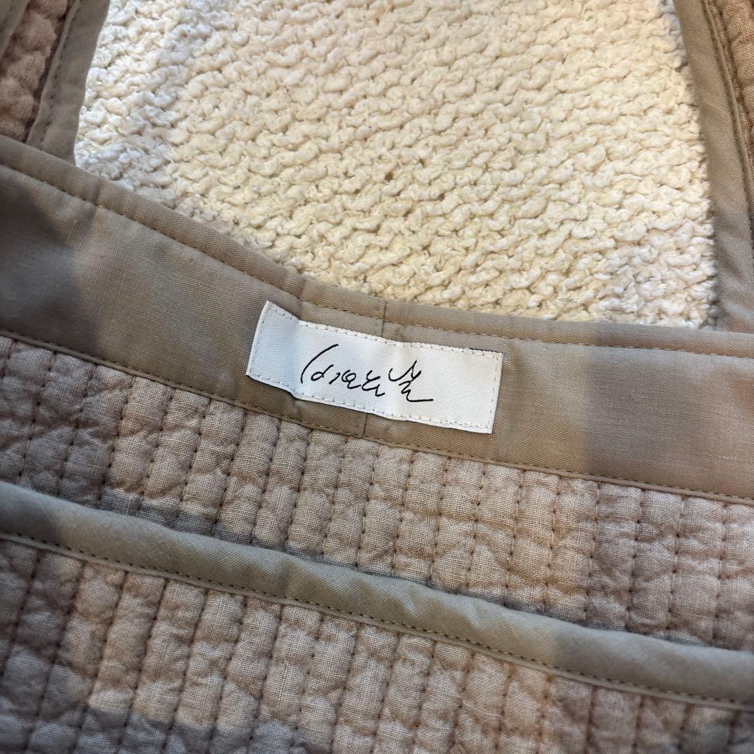 ピオヌンナル　キルティングトートバッグ ベージュ