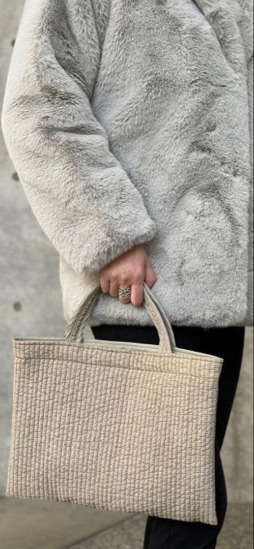 ピオヌンナル　キルティングトートバッグ ベージュ