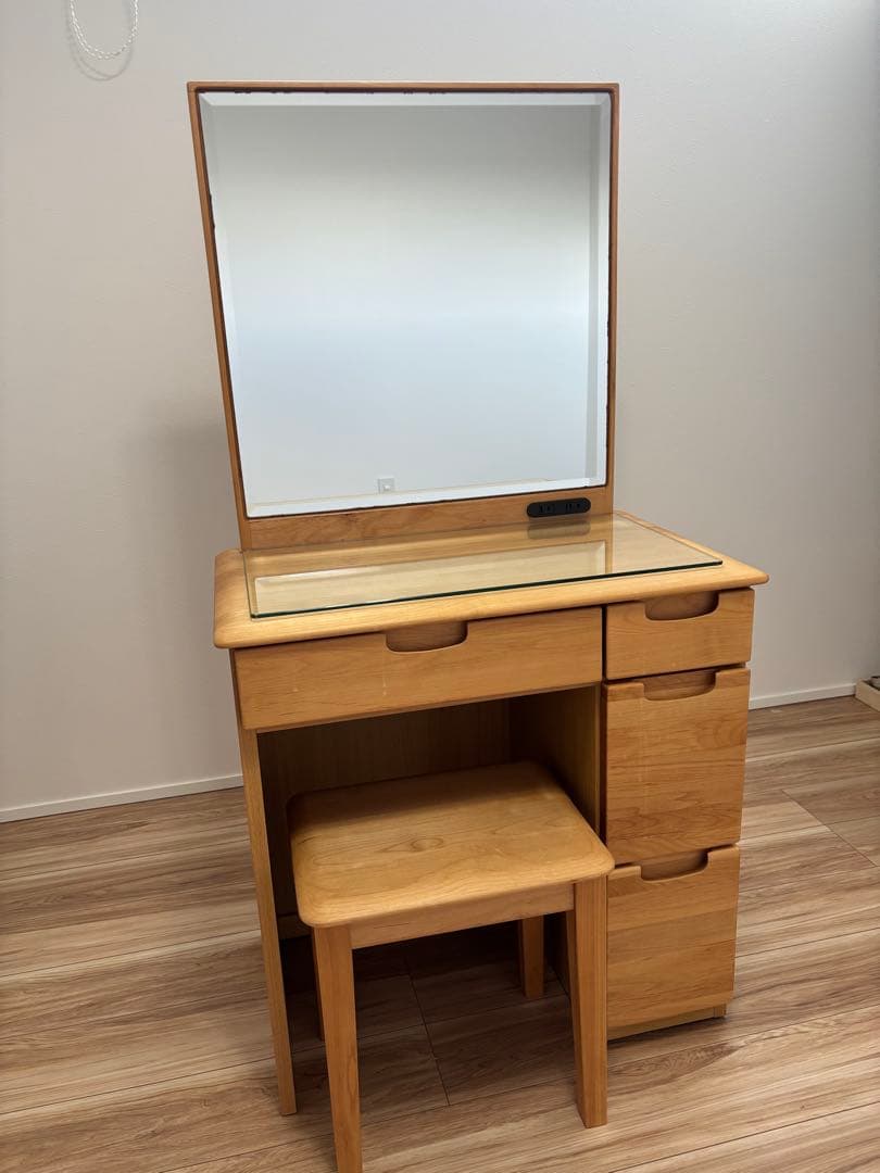 ERIS70 ドレッサー　鏡　コンセント付き　アルダー材　無垢材　スツール別売り