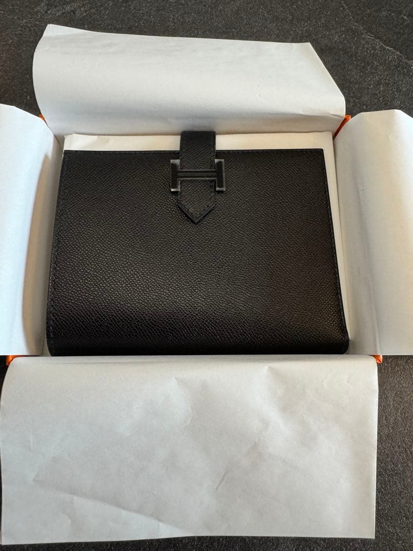 定価以下【新品/未使用】HERMES べアンコンパクト モノクローム (K刻印)