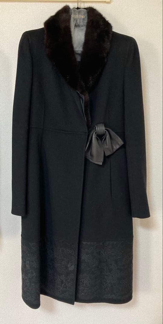 【2/15までの出品】ヴァレンティノ ブラックロングコートカシミヤ混ファー付き
