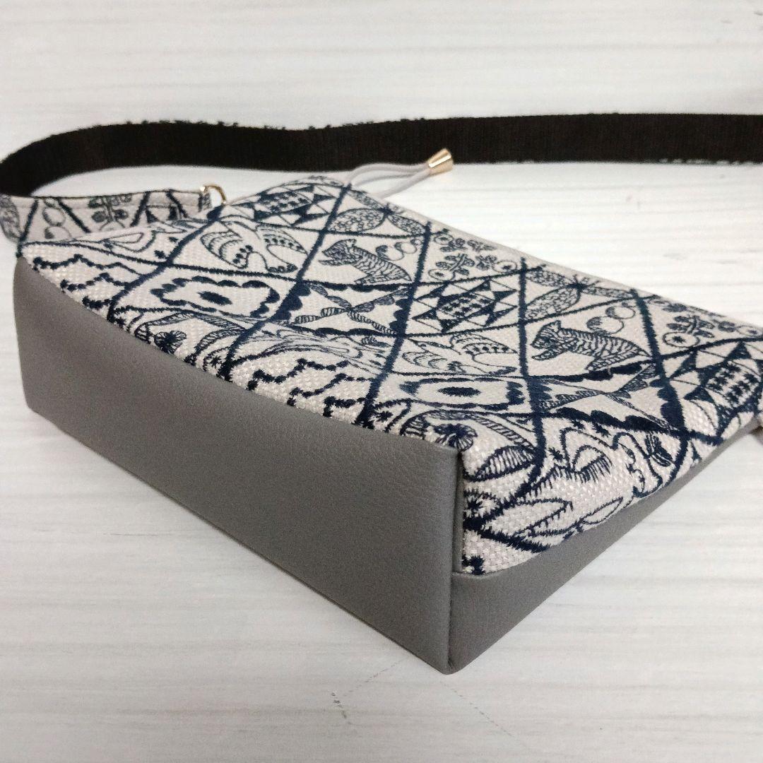 ミナペルホネン　ショルダーバッグポシェット　シンフォニー　ライトグレー　猫さん