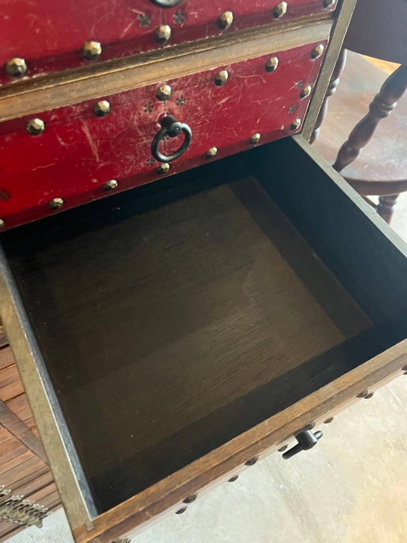 レトロな箪笥　引き出し　チェスト　レザー